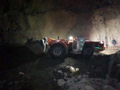 [Équipements stratégiques nationaux] Les chargeuses-transporteuses souterraines L18 de Xingye Machinery sont mises en service à l'étranger après exportation !
