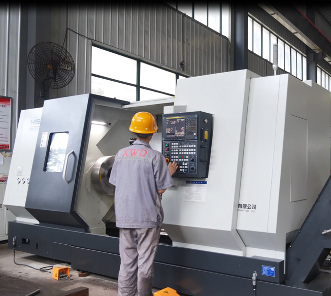 Tour CNC à banc incliné